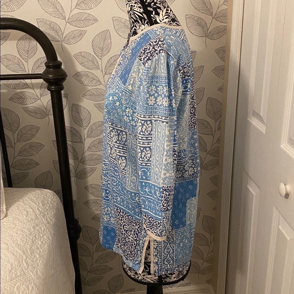 J.McLaughlin tunic blouse featuring a blue patchwork bandanna design - Picture 3 of 9